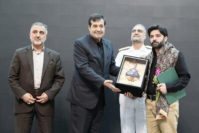  قدردانی دنیامالی از خانواده شهدای جنگ رمضان در مراسم پهلوانان غدیر - پارس فوتبال