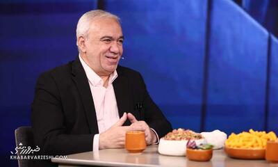  ماجرای نشان «شوالیه» فتح‌الله‌زاده چه بود؟ فردوسی‌پور را هم گول زده بودند/ این نشان را به آدم زنده نمی‌دهند! +ویدیو - پارس فوتبال