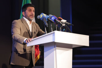 شوخی علیرضا دبیر با تیشرت پوشیدن پزشکیان | حالا دیگر کسی از ما ایراد نمی‌گیرد | اینترنشنالی‌ها با ۲۰ دلار به هر سمتی پشتک می زنند | من کارگر کشتی هستم