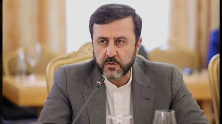 غریبآبادی: ایران نمیخواهد کشتیها را پشت تنگه نگه دارد