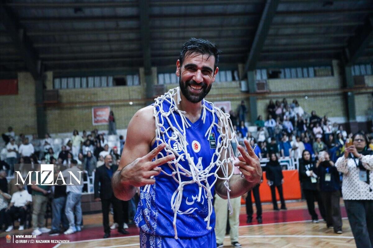 کاظمی: هنوز برای تمدید قراردادم با استقلال صحبتی نشده/ مانولوپولوس می‌تواند به پیشرفت بسکتبال ایران کمک کند